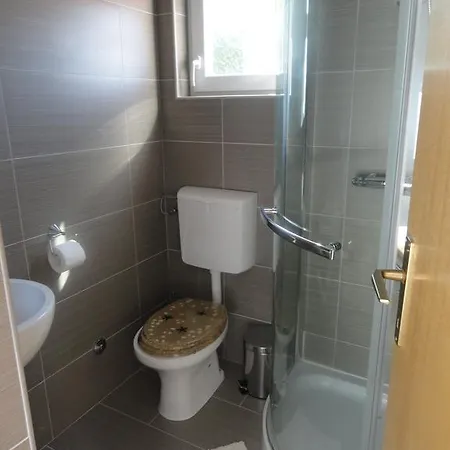 Isa - 3 Bedrooms, 2 Bathrooms, Pool * Lakmartin