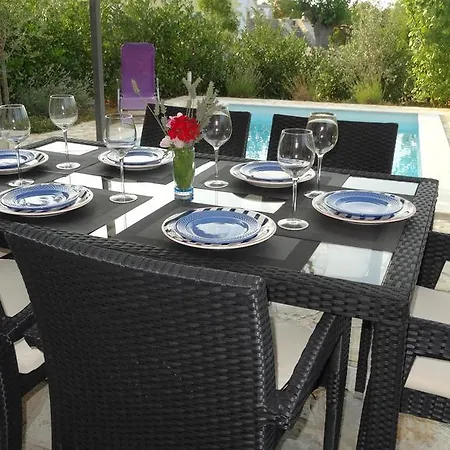 Isa - 3 Bedrooms, 2 Bathrooms, Pool