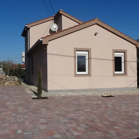 Villa Isa - 3 Bedrooms, 2 Bathrooms, Pool