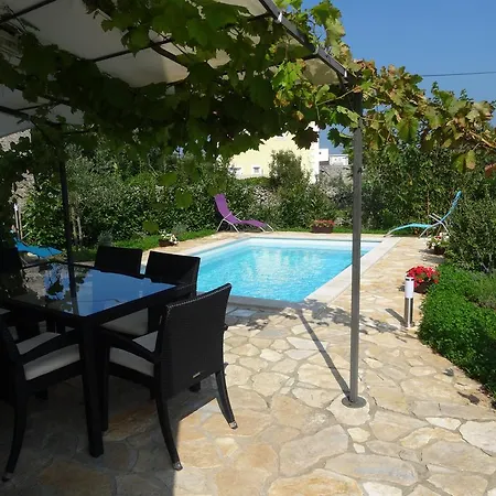 Isa - 3 Bedrooms, 2 Bathrooms, Pool Villa Lakmartin