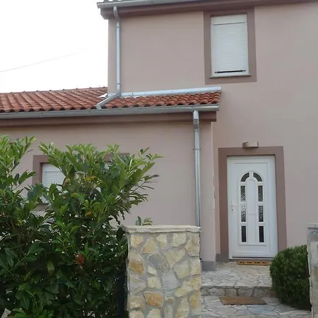 Villa Isa - 3 Bedrooms, 2 Bathrooms, Pool Lakmartin
