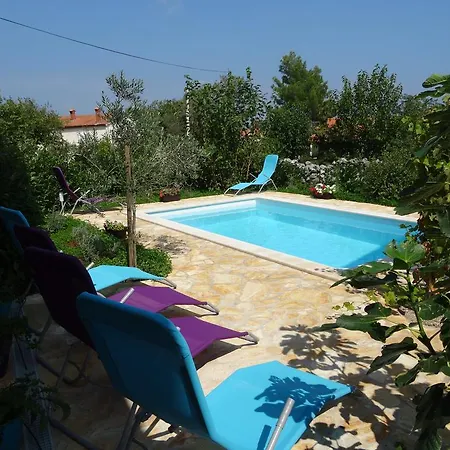 Isa - 3 Bedrooms, 2 Bathrooms, Pool Villa