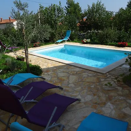 Villa Isa - 3 Bedrooms, 2 Bathrooms, Pool *